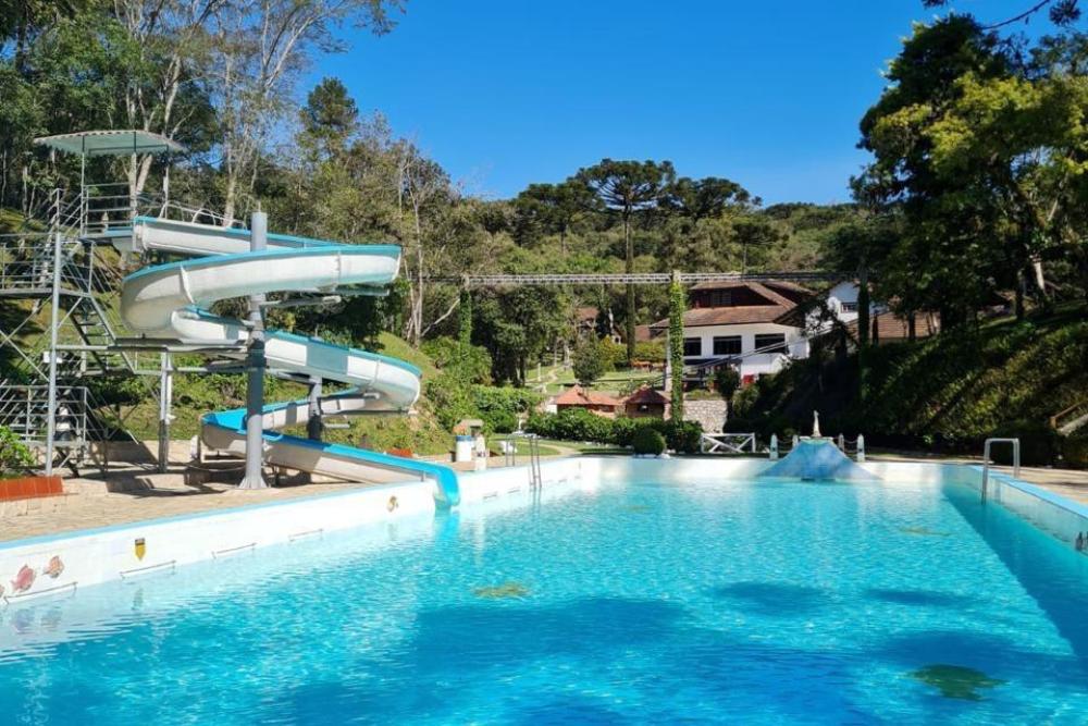 Piscina da Estância Ouro Fino